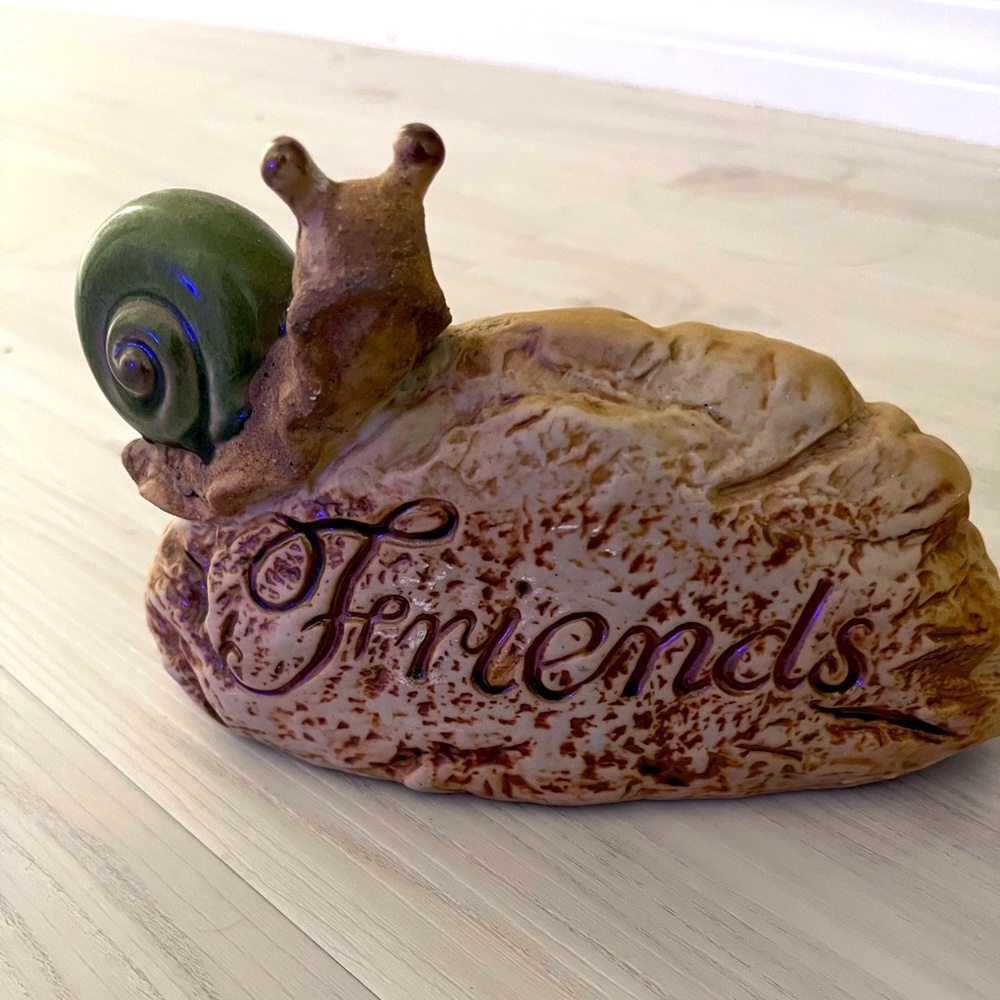 Home Decor/ Friends Decor - Picture 3 of 7